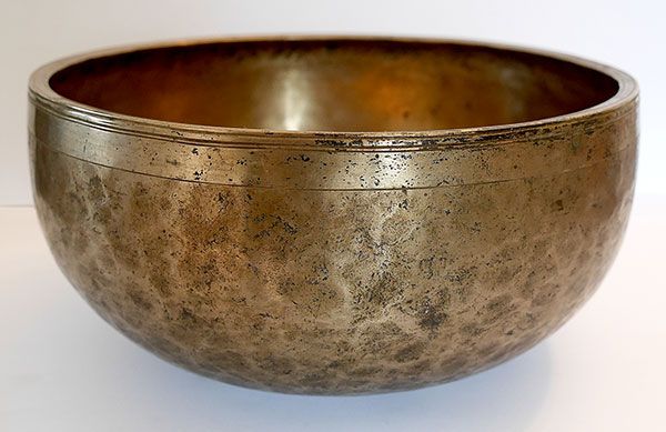 Large 10½-inch Antique Jambati Singing Bowl – Perfect Pitch Eb3