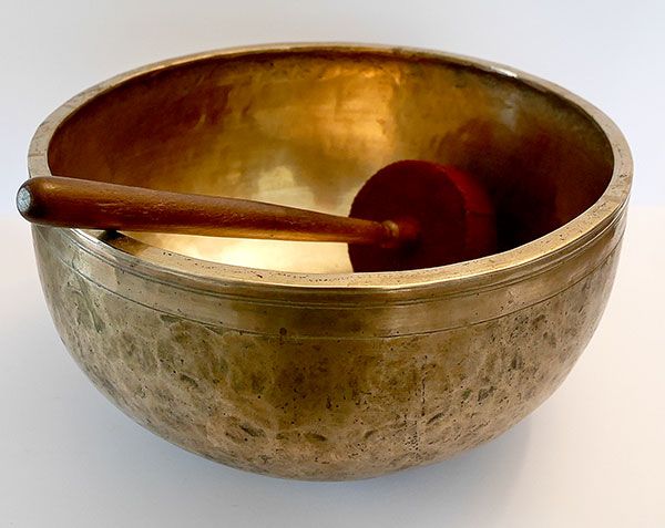 Majestic 12½-inch Antique Jambati Singing Bowl – C#3 (136Hz)