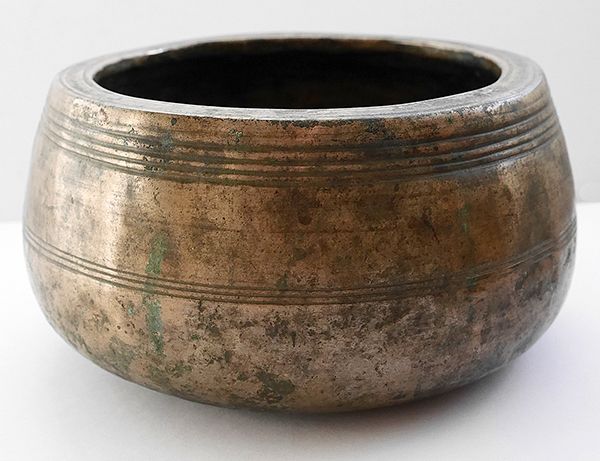 Rare Antique Mani Singing Bowl – B5 (967Hz)