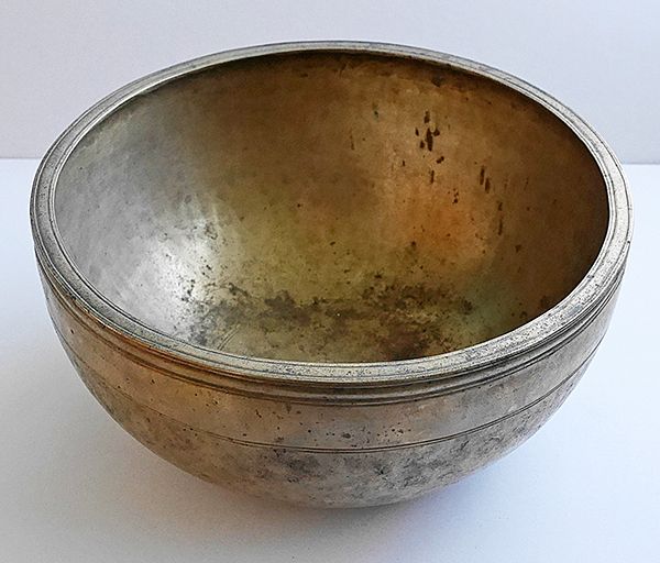 Large 11½ -Inch Antique Jambati Singing Bowl – F/F#3 (179-183Hz)