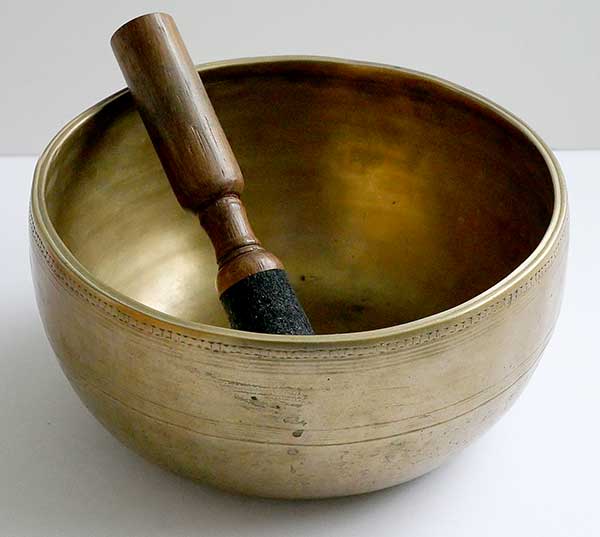Golden Antique Thadobati Singing Bowl – B3 Multi-Harmonic Concert Pitch