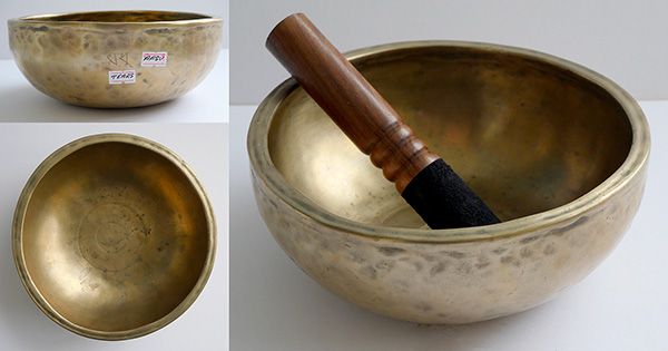 Rare 18th Century F4 Singing Bowl – Inscribed ‘Tears”