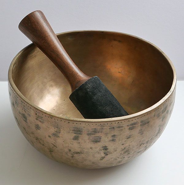Large Antique Thadobati Singing Bowl – Lovely E3 & Bb4 and Long Sustain