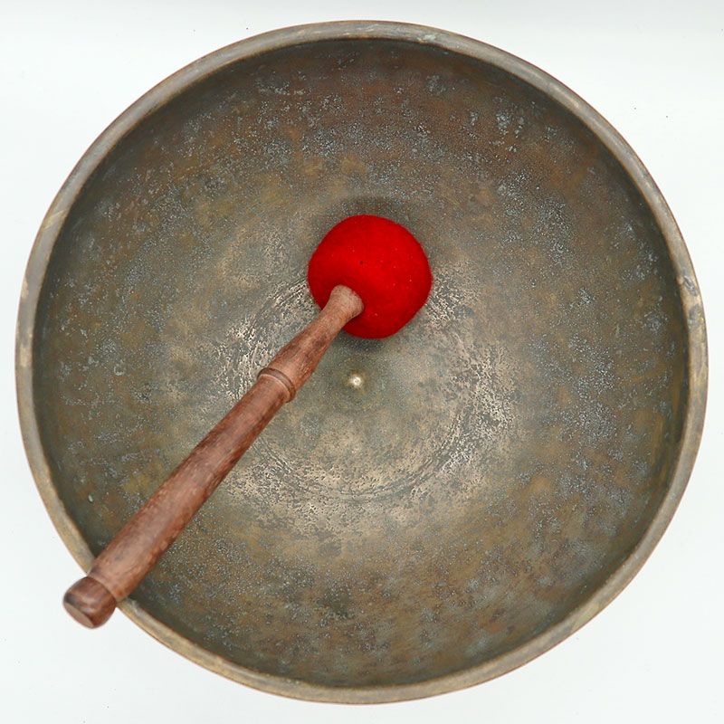 Superlative 17th Century 11 ¼ ”Jambati-Lingam Singing Bowl – Perfect Pitch C#3