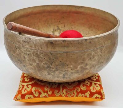 Magnificent Rare Huge 18th Century Ceremonial Ultabati Singing Bowl - C.Pitch D2 & OM